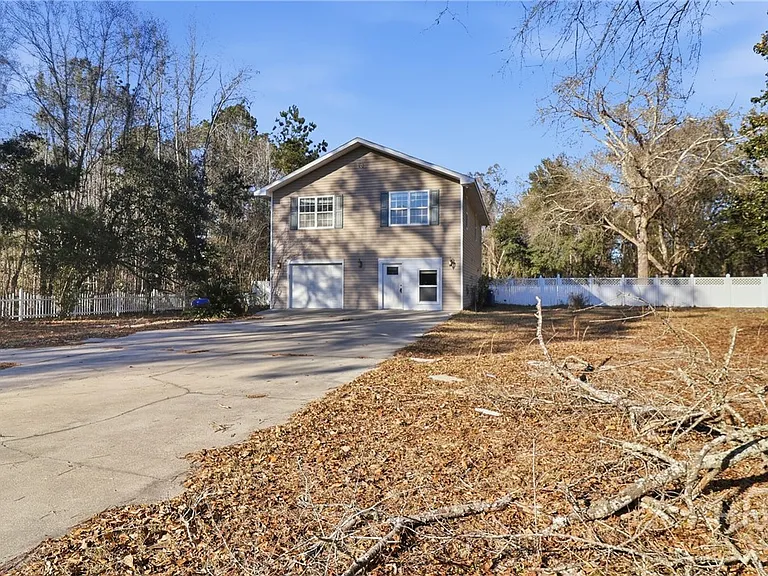 375 Pine Needle Dr — Photo 1