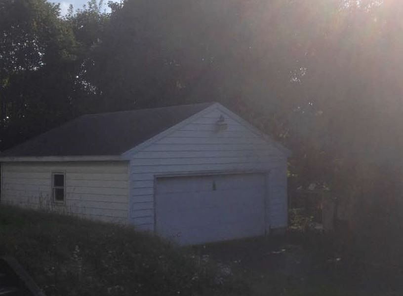 2nd image of 21 23rd St