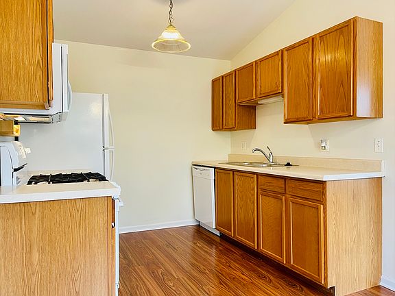 4th image of 934 N Village Dr Unit 4