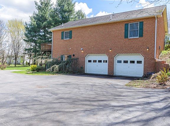 3rd image of 12227 College Dr