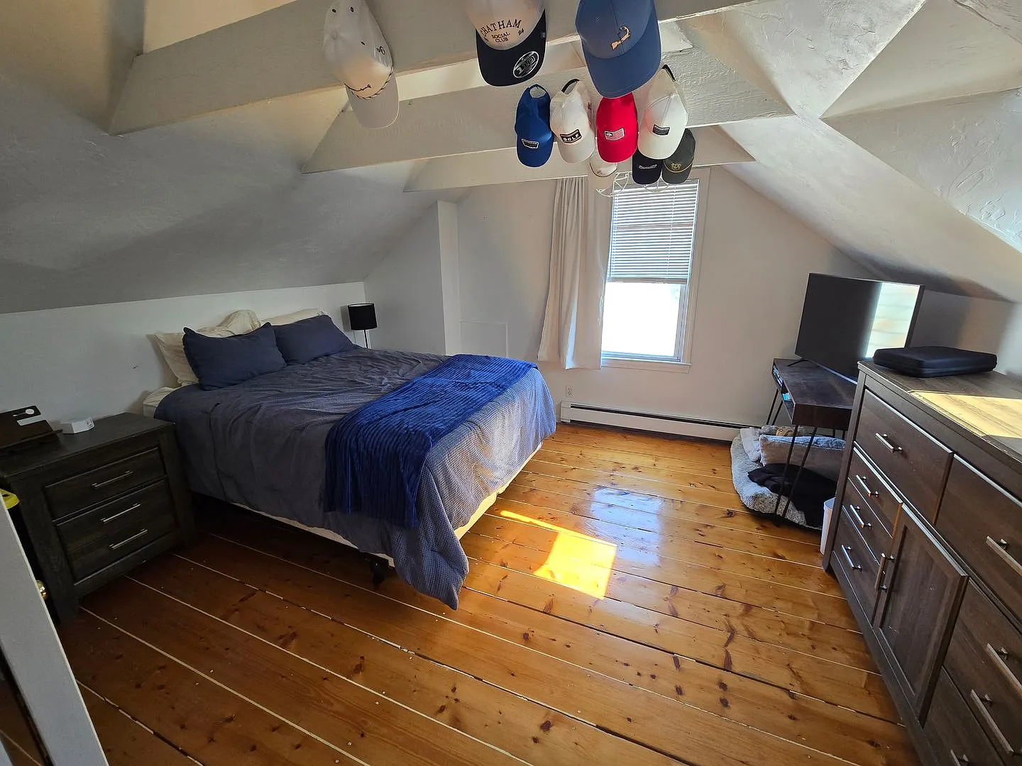 No Fee!! Watertown 3 Bed/2 Bath With Laundry In-Unit And 3 Parking Spots — Photo 4