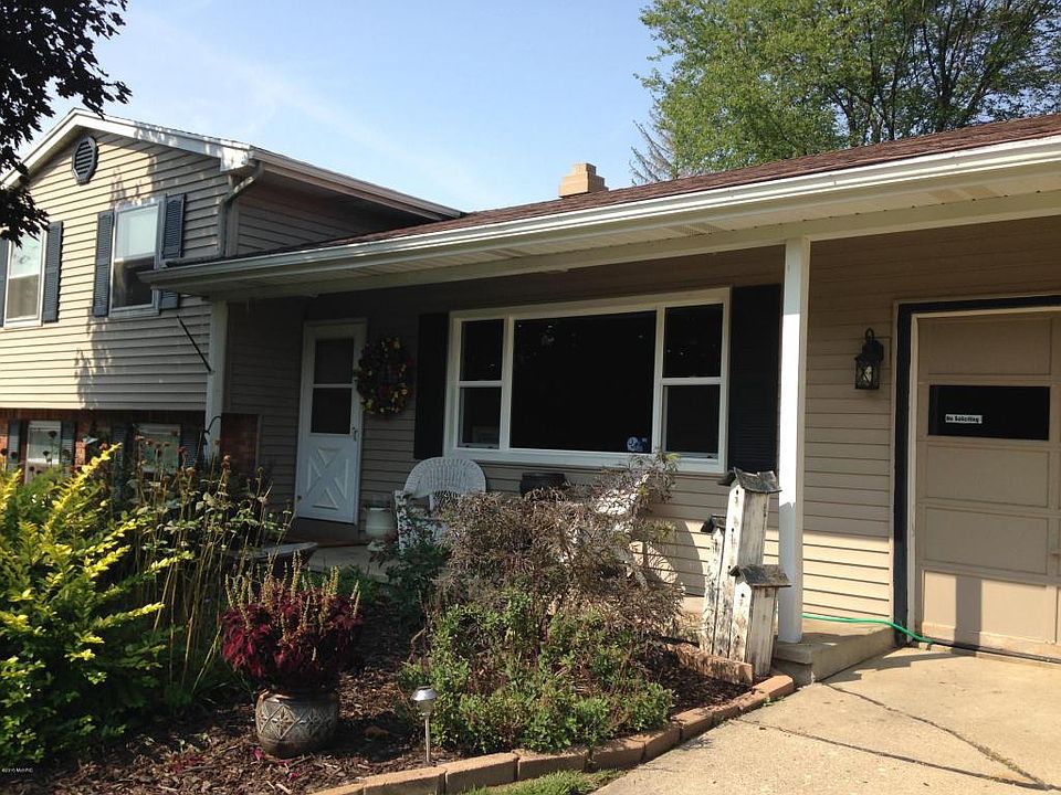 1st image of 139 Lincolnwood Dr