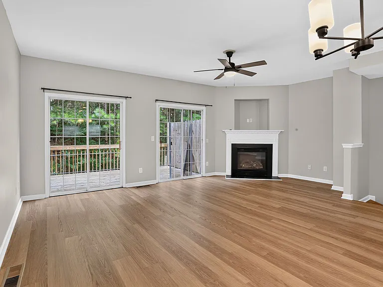 730 Celeste Ln SW — Photo 3