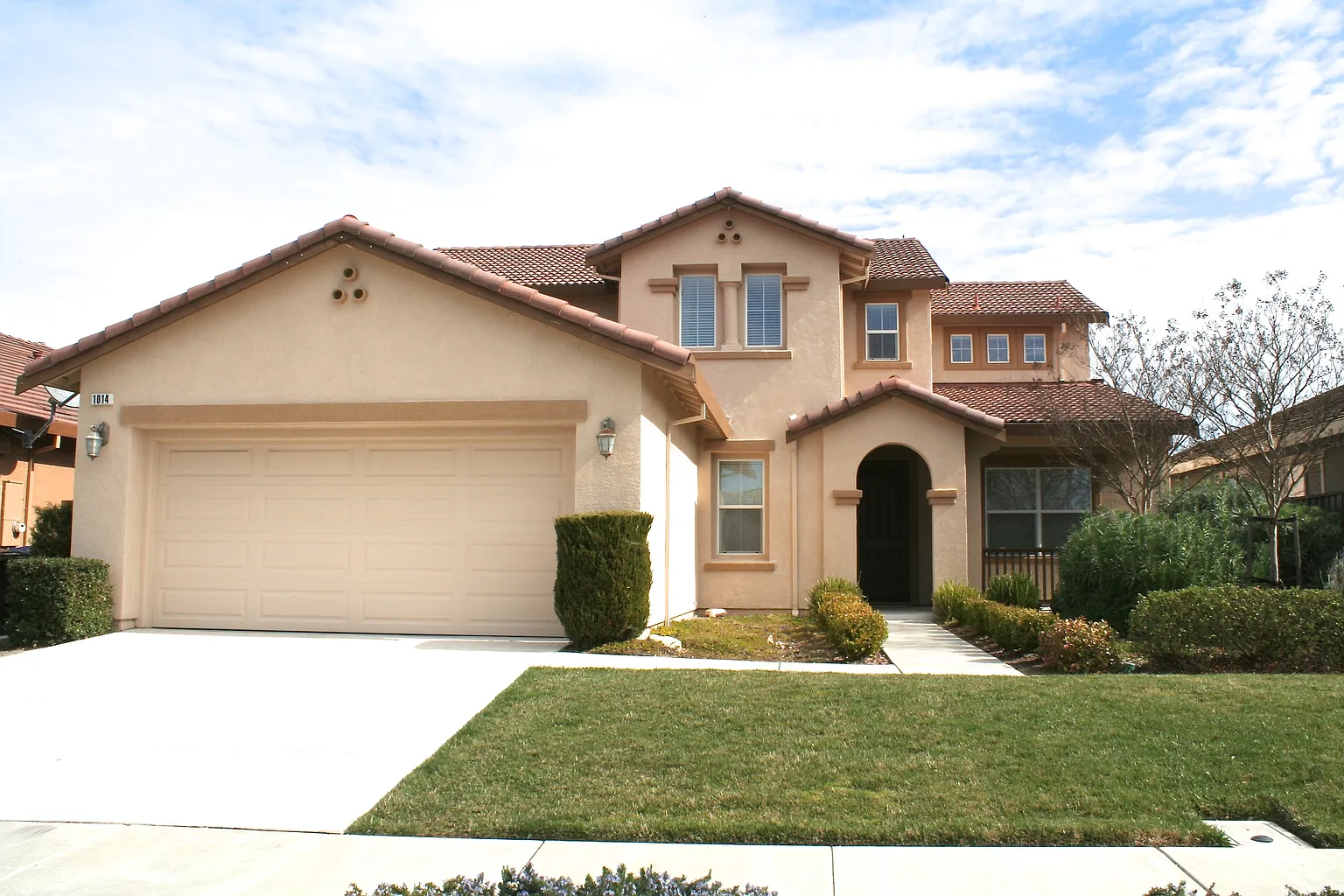 1014 Clear Lake Dr photo 1