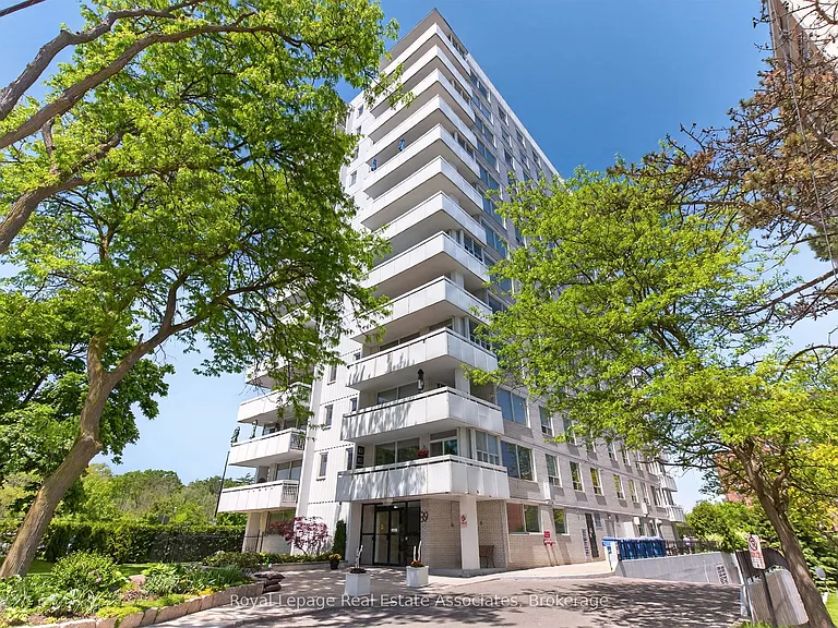 39 Stavebank Rd W #404 — Photo 1
