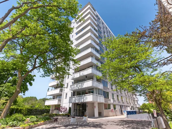 39 Stavebank Rd #404, Mississauga, ON L5G 4N7