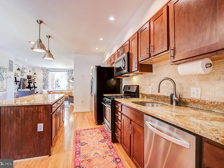 1612 Q St SE — Photo 5