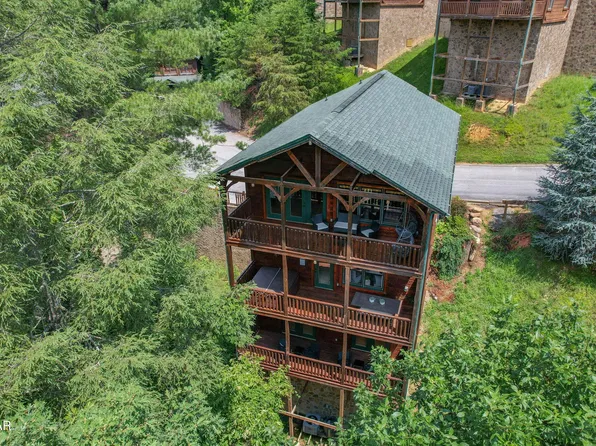 808 Great Smoky Way, Gatlinburg, TN 37738
