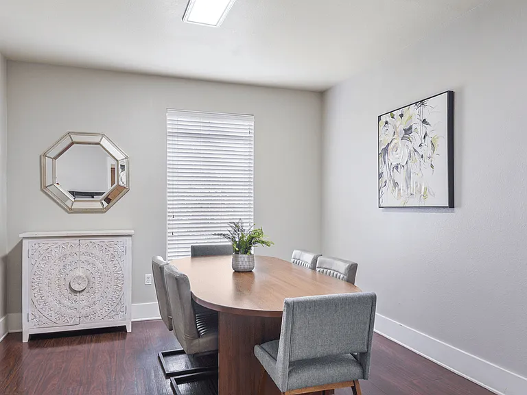 Park Place at Loyola Apartments — Photo 14