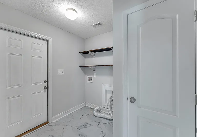 211 High Green Dr — Photo 13