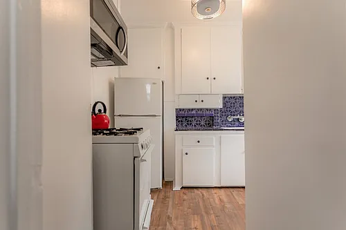 18 Breeze Ave Photo 1
