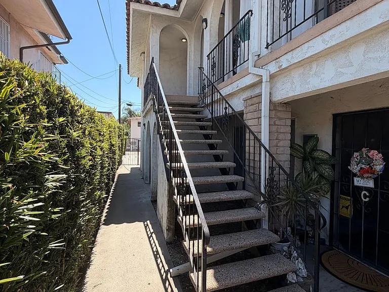 10500 La Reina Ave #E — Photo 4