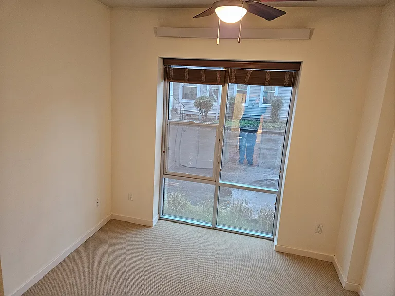 433 SE Washington St — Photo 21
