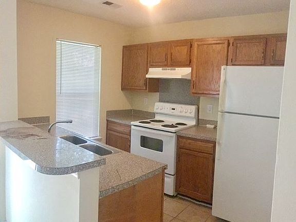 3rd image of 6427 Windsor Gate Ln