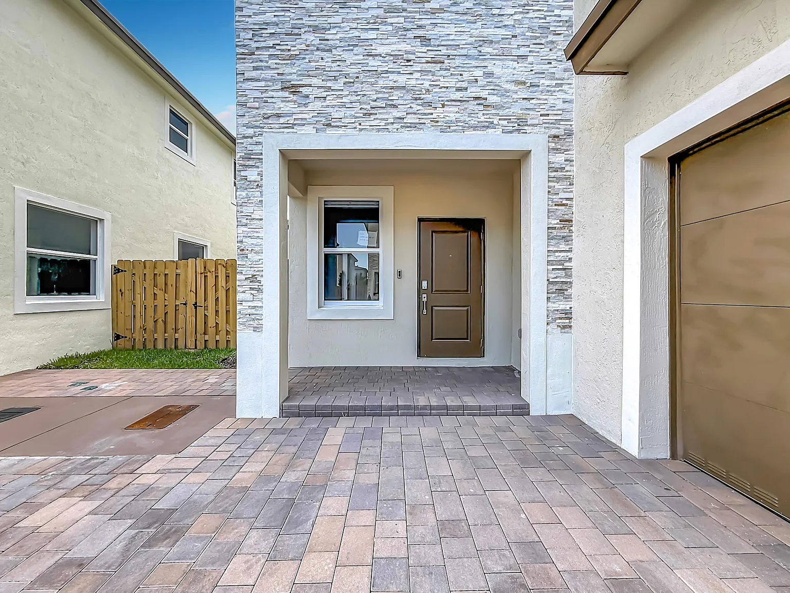 5 bed, 3.0 bath, 2474 sqft, $4,100 — Photo 4