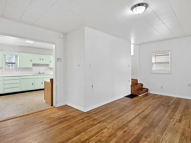 723 W Court St — Photo 9