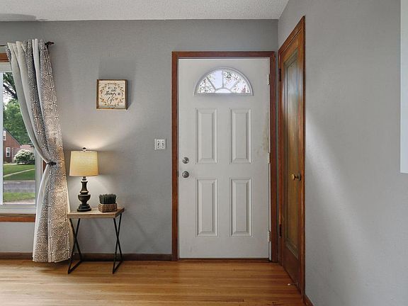 4th image of 4727 Heights Dr NE