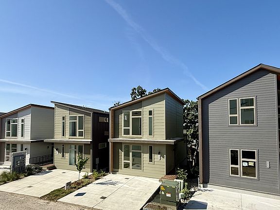 2nd image of 3010 Edwin Cir