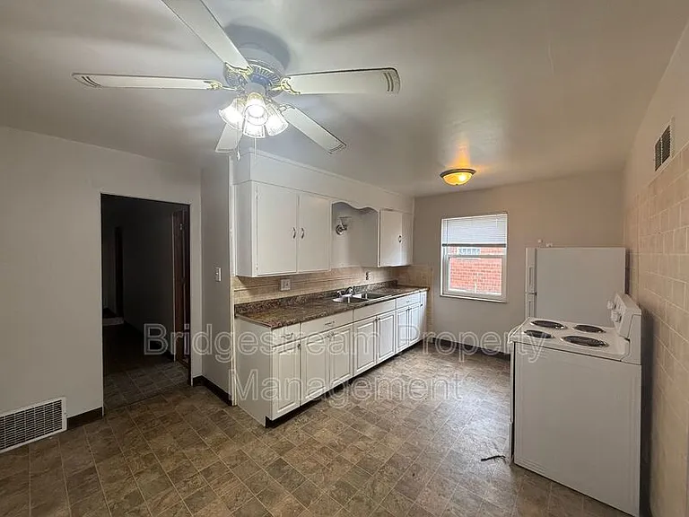 211 N Cherrywood Ave #2 — Photo 2