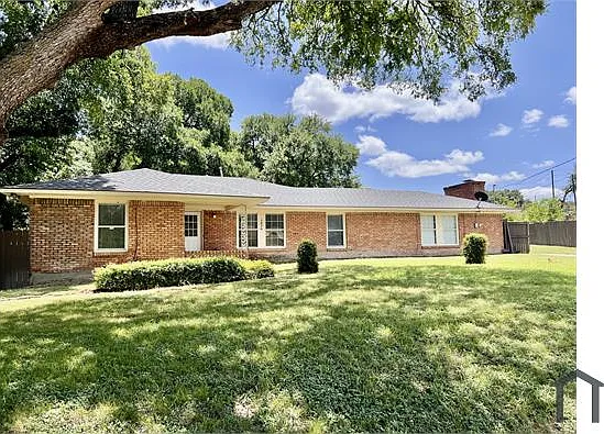 4 bed, 2130 sqft, $2,250 — Photo 2