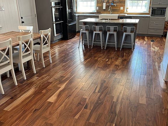 4th image of 2111 Woodside Dr