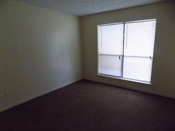3rd image of 2510 Cypress Dr