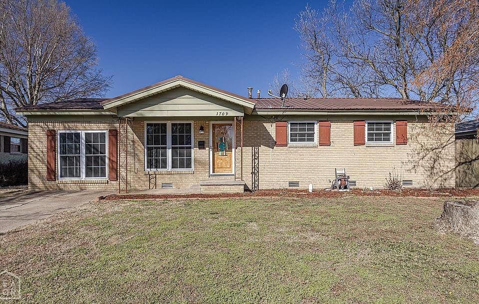 1st image of 1709 Meadow Ln