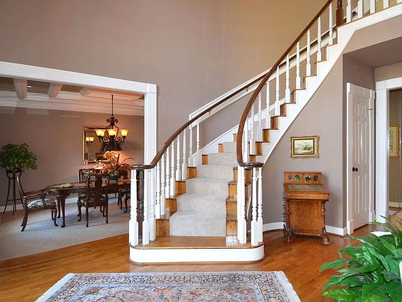 3rd image of 2207 Seven Maples Dr