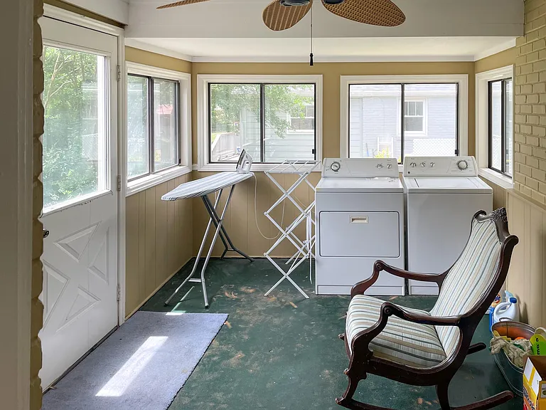 Laundry / Sun-room
