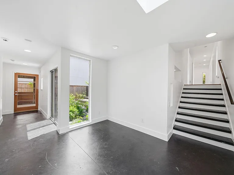7002 Newcastle St — Photo 39