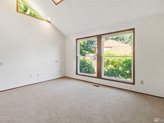 Master bedroom on main level.  lots of windows and light. Newer carpet.