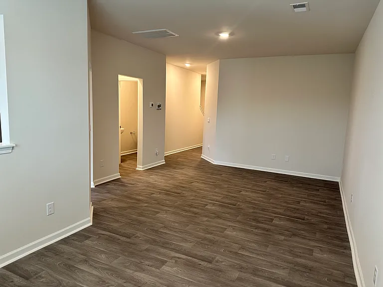 1351 Amberview Ln — Photo 22