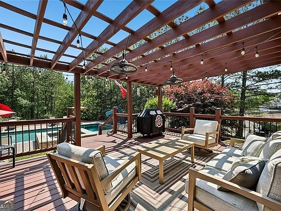 3rd image of 18 Stoneridge Ct