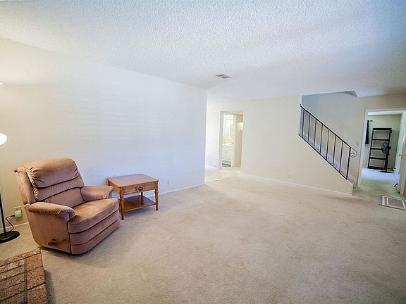 5th image of 173 Andover Dr
