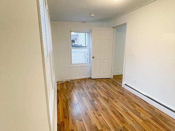 4th image of 15 Van Buren St Floor 1