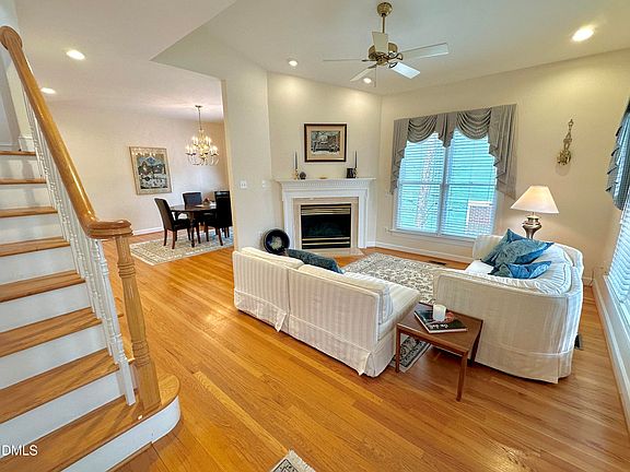 4th image of 226 Edgewater Cir