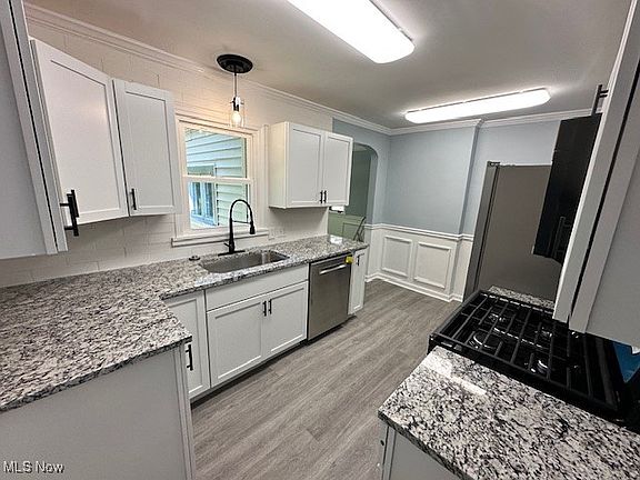 3rd image of 3226 Oakwood Dr