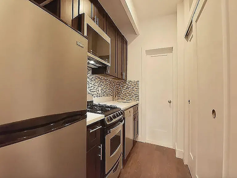 239 E 81st St #1D — Photo 3