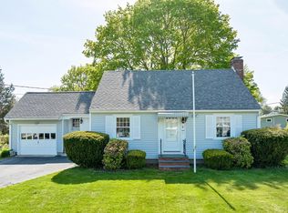 8 Elaine St, Hampton, NH 03842