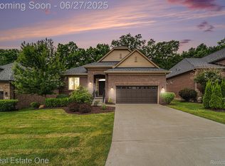 5524 Woodfall Rd, Clarkston, MI 48348