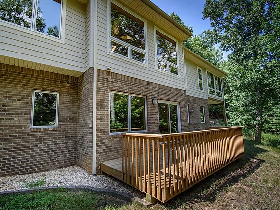 5th image of 3420 Laurel Dr
