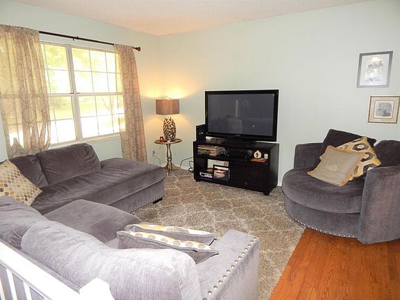 3rd image of 1623 Dunraven Dr