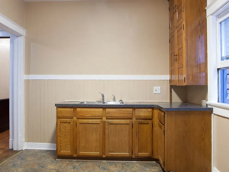 2448A Parkwood Ave — Photo 5