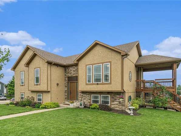 13719 Richland Ave, Bonner Springs, KS 66012