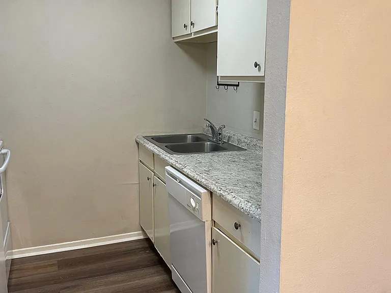 872 Arlington Ave #7 — Photo 5