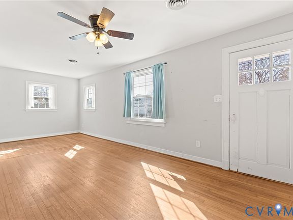 4th image of 2212 Oakwood Ln