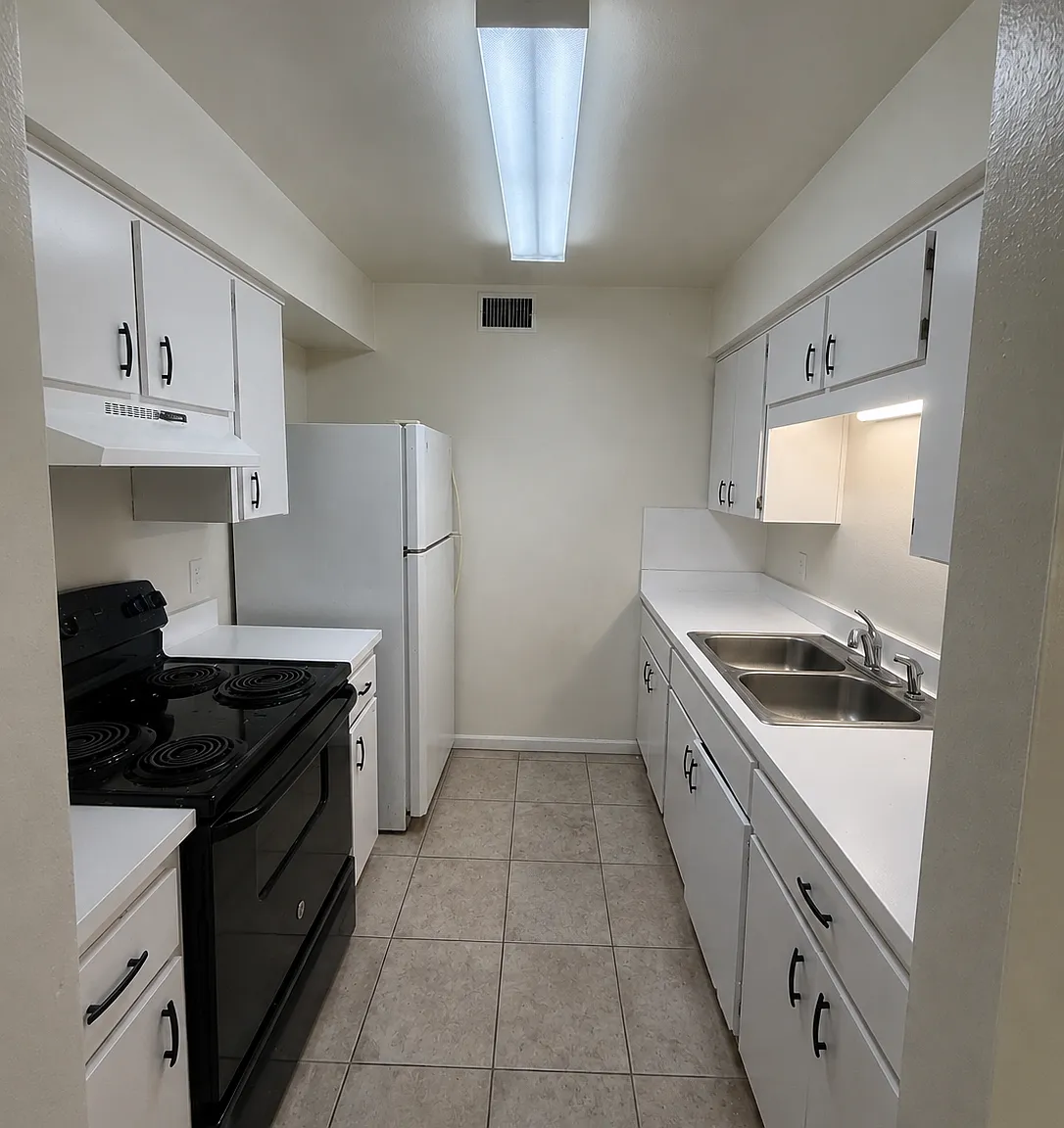 2 bed, 887 sqft, $1,295 — Photo 1
