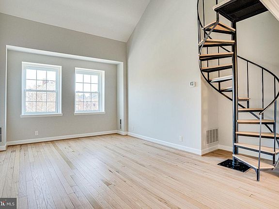 2nd image of 3062 S Buchanan St APT C1