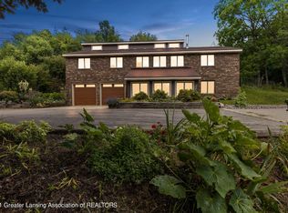 421 S Royston Rd, Eaton Rapids, MI 48827