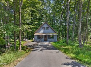 90 Lakeview Dr, Lake Ariel, PA 18436